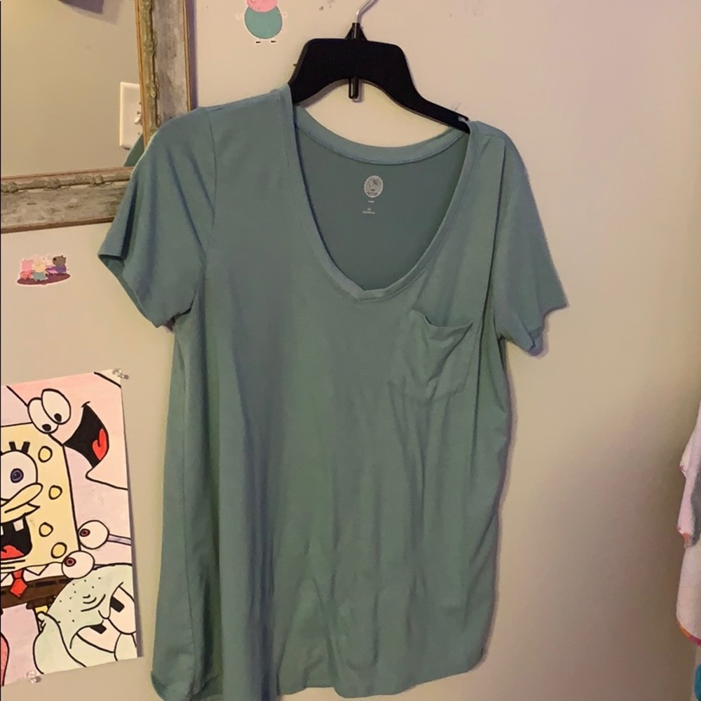 cute t-shirt ( fits as a medium)